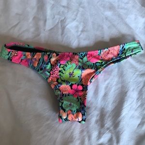 Cheeky bikini victoria secret bottom in xs